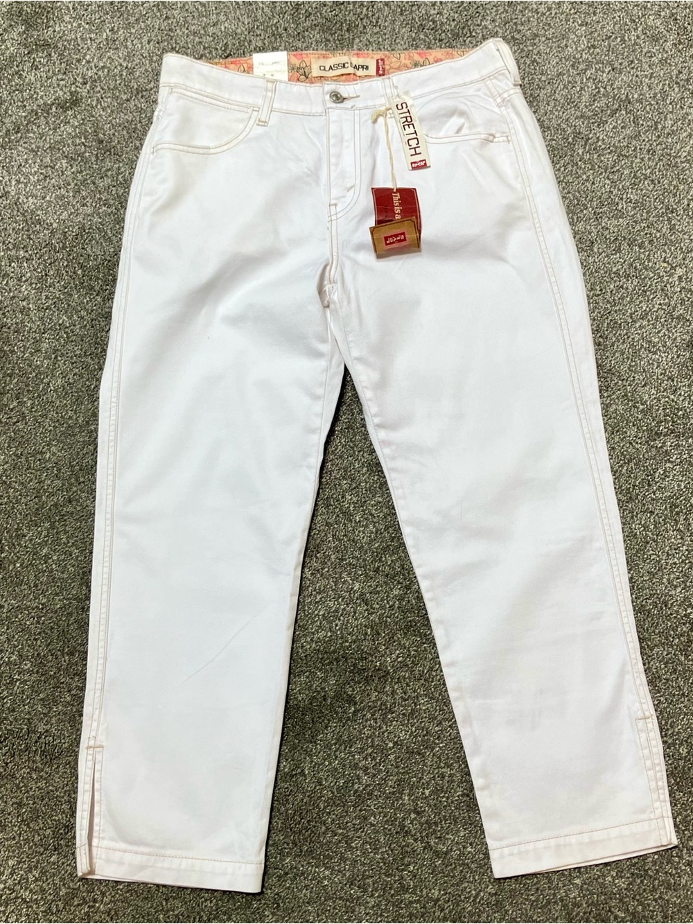 NWT Levi's Sz 12 White Straight Leg Stretch Women’s Crop Capri Jeans